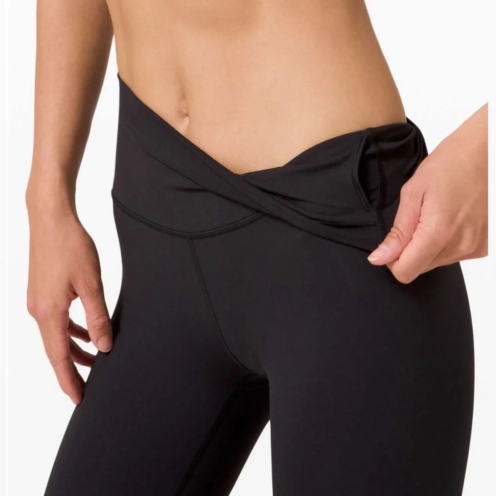Lululemon Black Wunder Under Leggings 25” - Picture 2 of 8